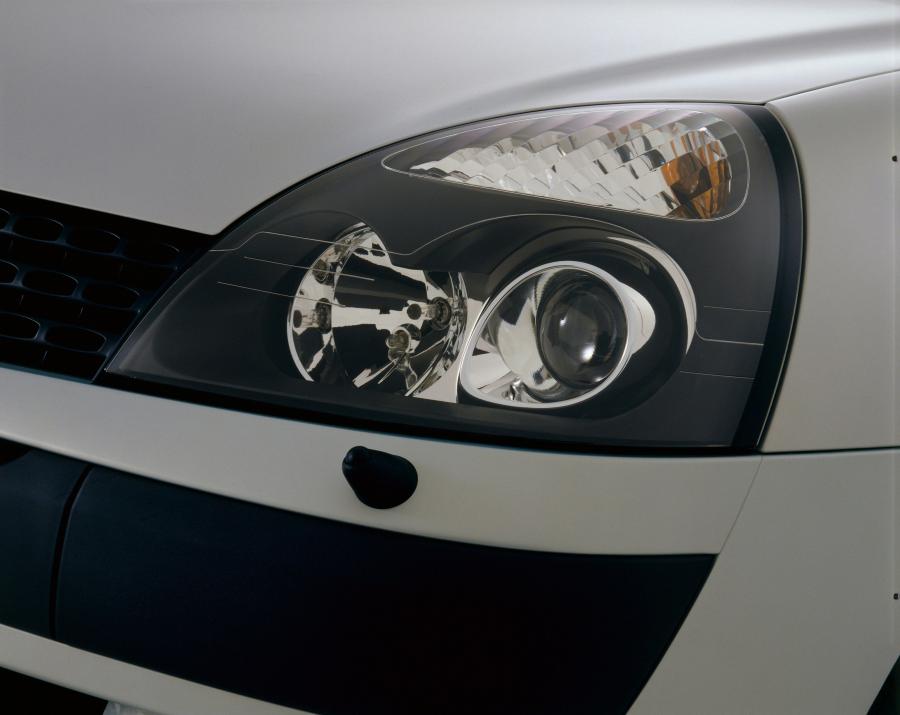  Renault Clio 3-Door 2001 года  (фото 23 из 58)